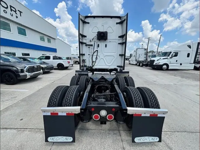2023 Freightliner Cascadia 126