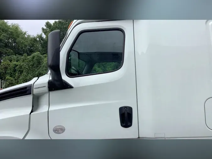 2020 Freightliner Cascadia 126