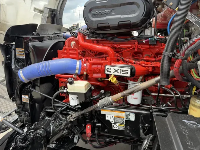 2022 Peterbilt 579b26b8deeeeff1929ebfee27f8ab1a5e6