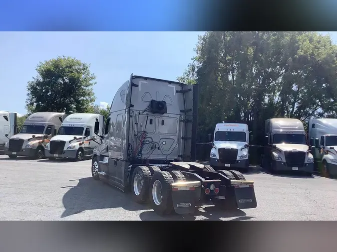 2022 Freightliner Cascadia 126