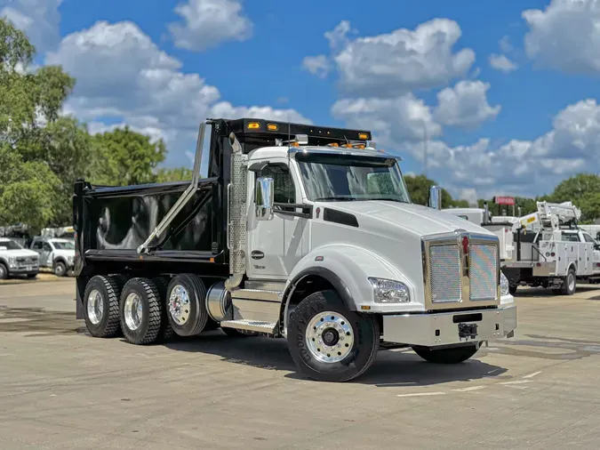 2025 KENWORTH T880