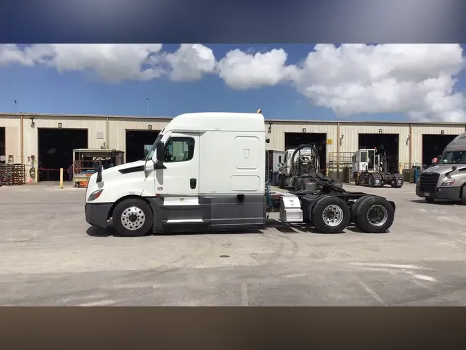 2022 Freightliner Cascadia 126b2727a92b1a8e12c9464e47209618b68