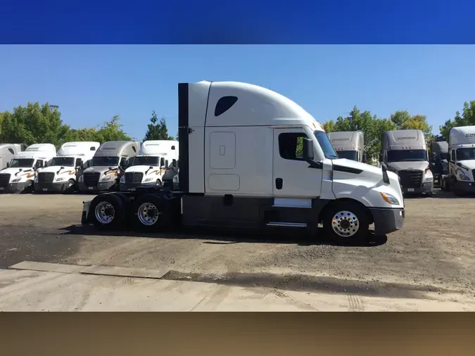 2021 Freightliner Cascadia 126b28440f52d0e07ac288597ad7eb8a8a6