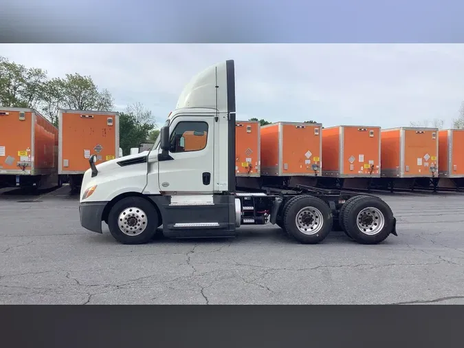 2020 Freightliner Cascadia 126