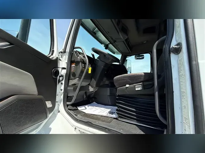 2020 VOLVO VNR640