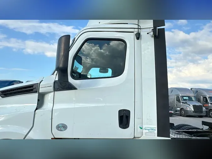 2019 Freightliner Cascadia 126b28717731f33bc5ad737986ddb7cfb1a