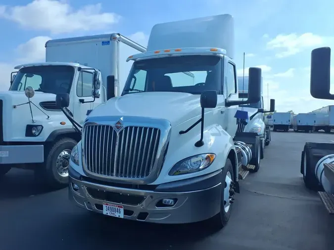 2019 NAVISTAR INTERNATIONAL RH613 DAYCAB S/A