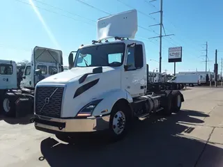 2019 VOLVO VNL64T-300