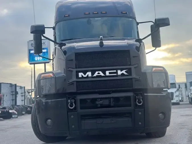 2021 MACK Anthem