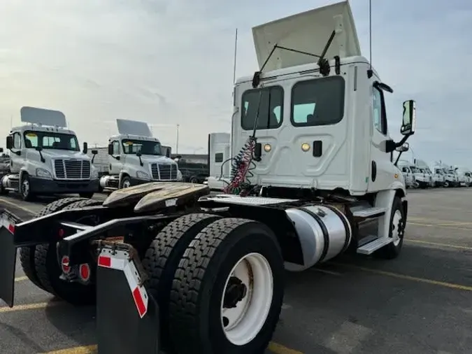 2017 FREIGHTLINER/MERCEDES CASCADIA 113