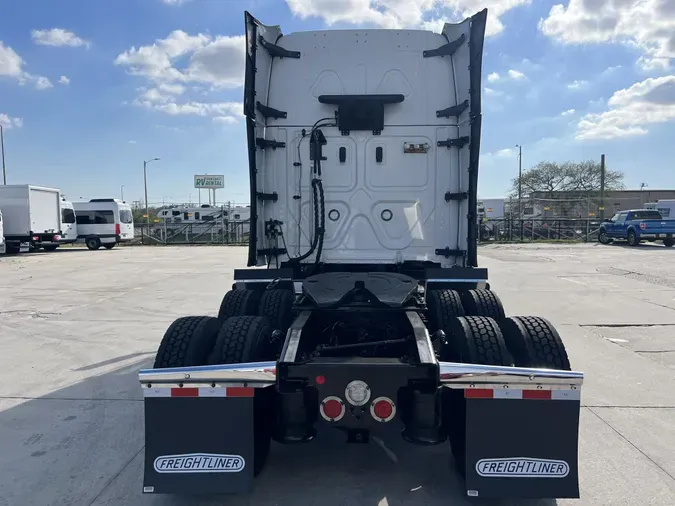 2020 Freightliner Cascadia 126