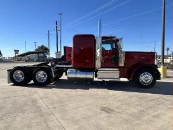 2022 Peterbilt 389