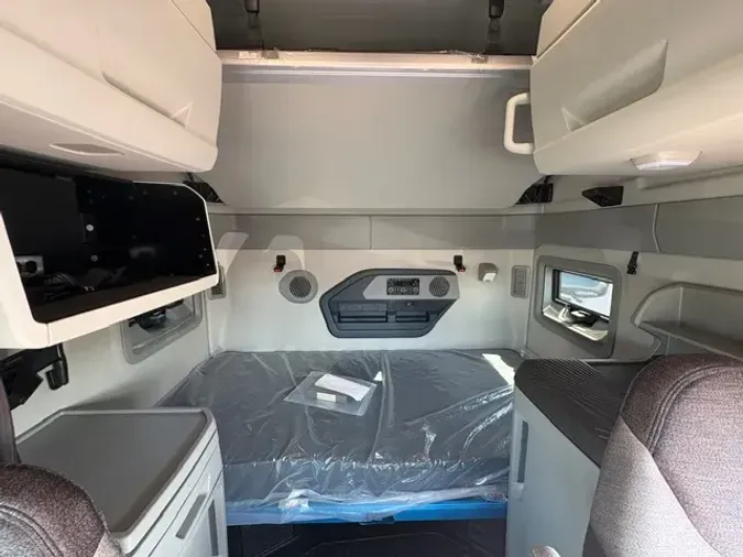 2026 VOLVO TRUCK VNL64TV04