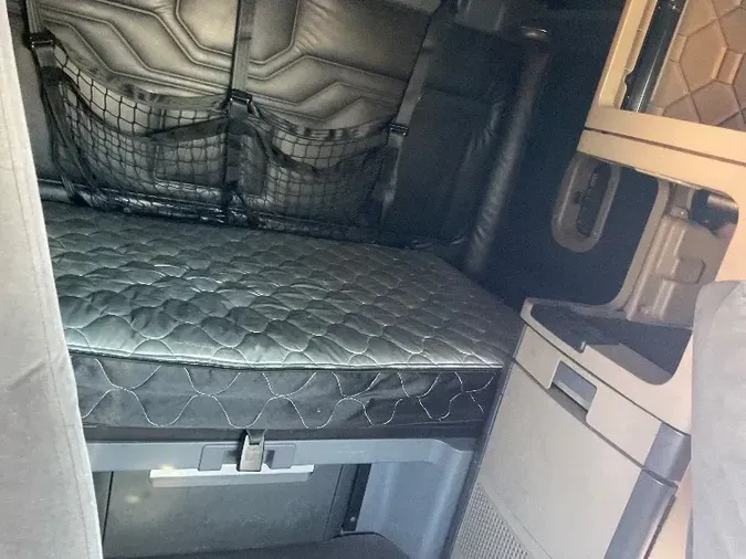 2017 FREIGHTLINER X12564ST