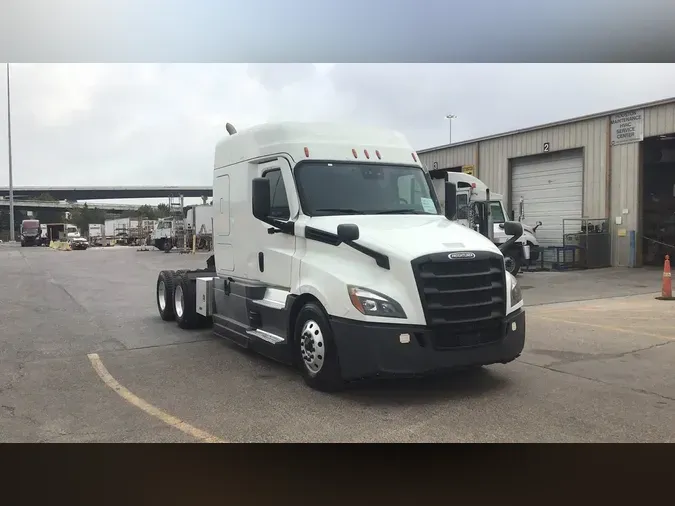 2021 Freightliner Cascadia 126b2a8489d1f2854f55d72eda9b2387203