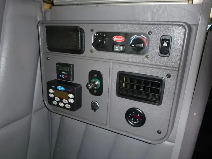 2022 Peterbilt 389