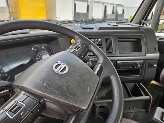 2019 VOLVO VNL64T-300