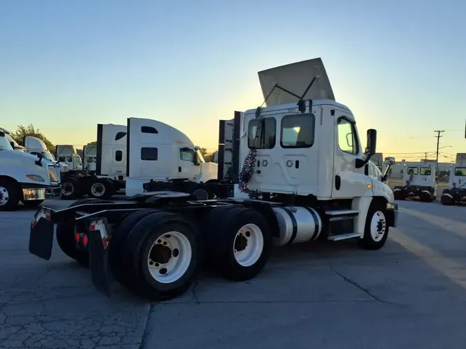 2018 FREIGHTLINER/MERCEDES CASCADIA 125