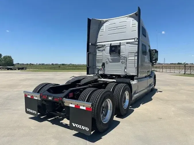 2025 VOLVO VNL64T860