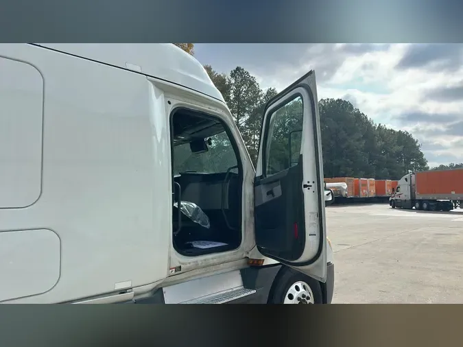 2021 Freightliner Cascadia 126