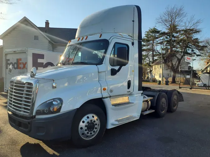 2019 FREIGHTLINER/MERCEDES CASCADIA 125b2b98721015ca6e5b9bd5d8748a9405e