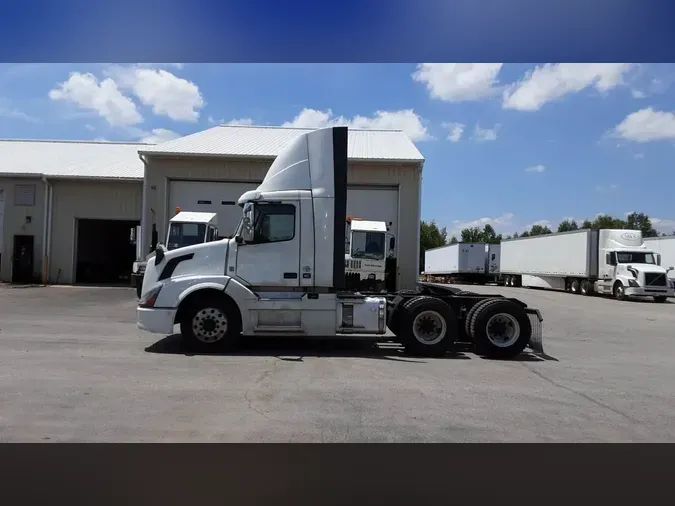 2017 Volvo VNL300