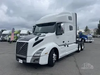 2023 VOLVO VNL64T760