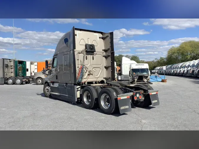 2022 Freightliner Cascadia 126