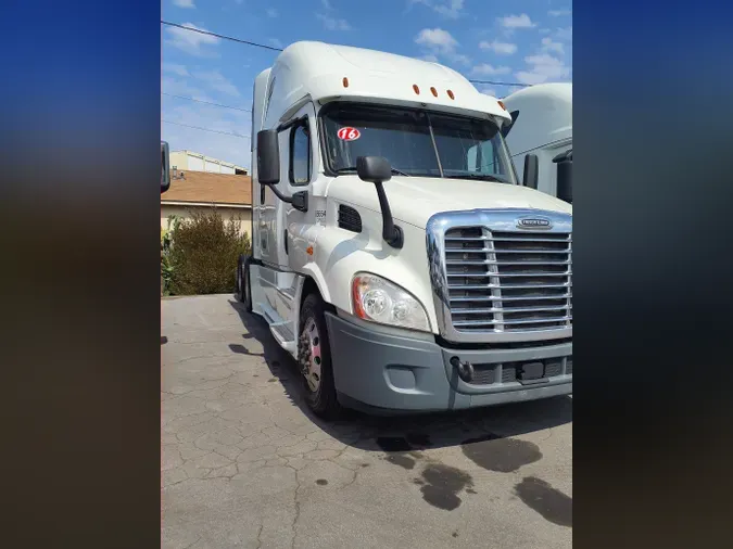 2016 FREIGHTLINER/MERCEDES CASCADIA 113