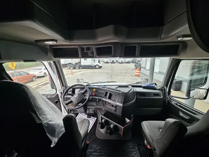 2020 VOLVO VNL64T760