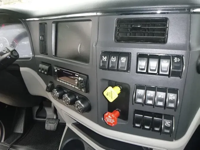 2023 Peterbilt 579b2d2d8156d57188e3c0f1ad745c90e6b