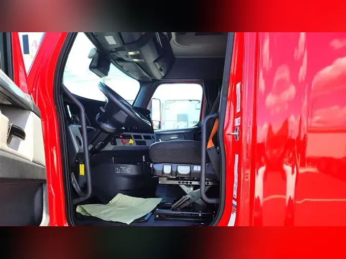 2021 FREIGHTLINER CA126