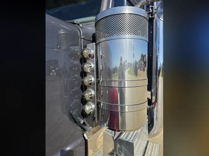 2023 Peterbilt 389b2db1cb0c66ccea3151ba81e1ef4fc98