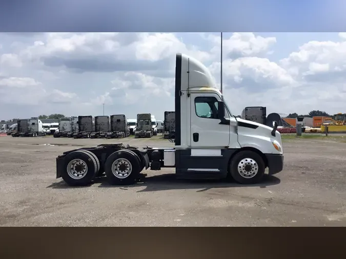 2020 Freightliner Cascadia 126b2dd8a0086bfcfd08c18490b9a0f57ba