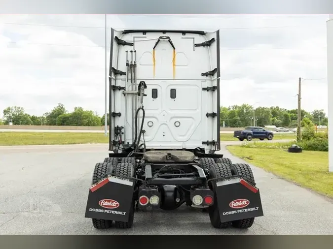 2017 FREIGHTLINER CASCADIA 126