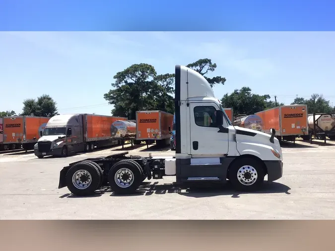 2019 Freightliner Cascadia 126