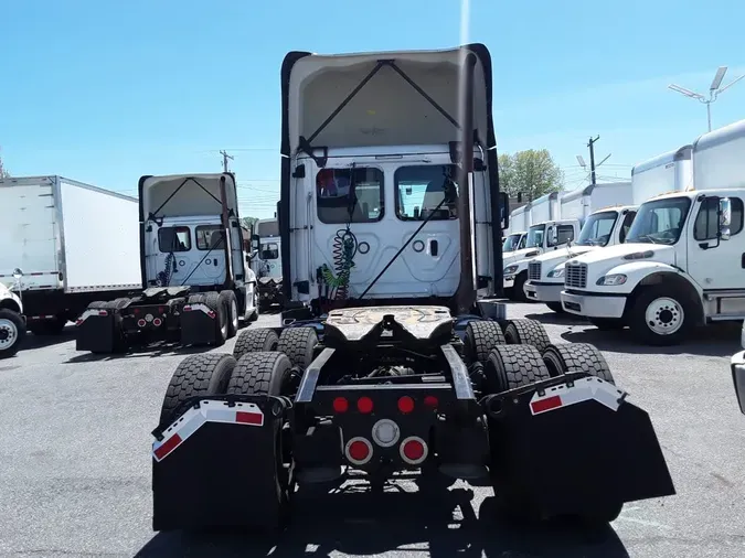 2019 FREIGHTLINER/MERCEDES CASCADIA 125