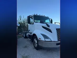 2019 VOLVO VNL64T-300