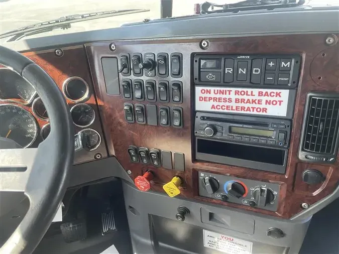 2018 MACK CXU613