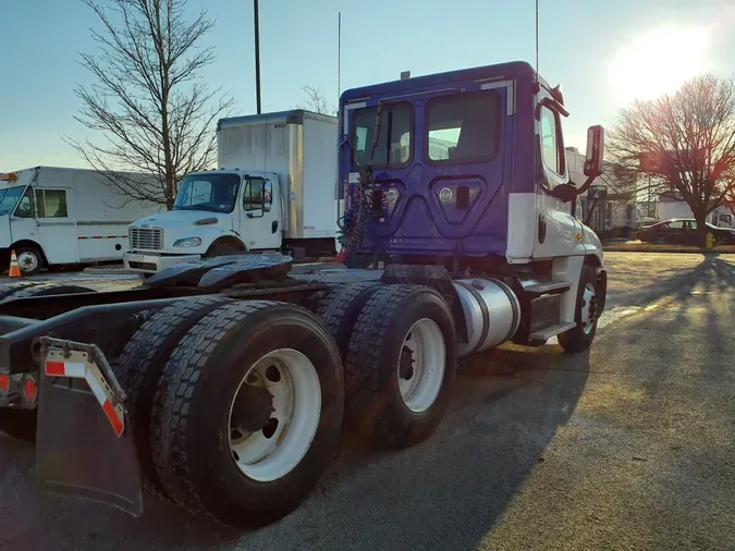 2016 FREIGHTLINER/MERCEDES CASCADIA 125