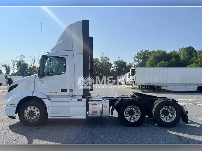 2019 VOLVO VNR64T300