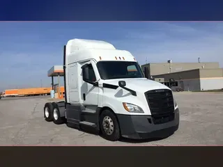 2021 Freightliner Cascadia 126