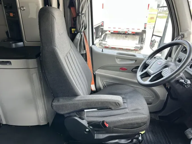 2021 Peterbilt 579b2f2330b782371830ca795c6c73836dd