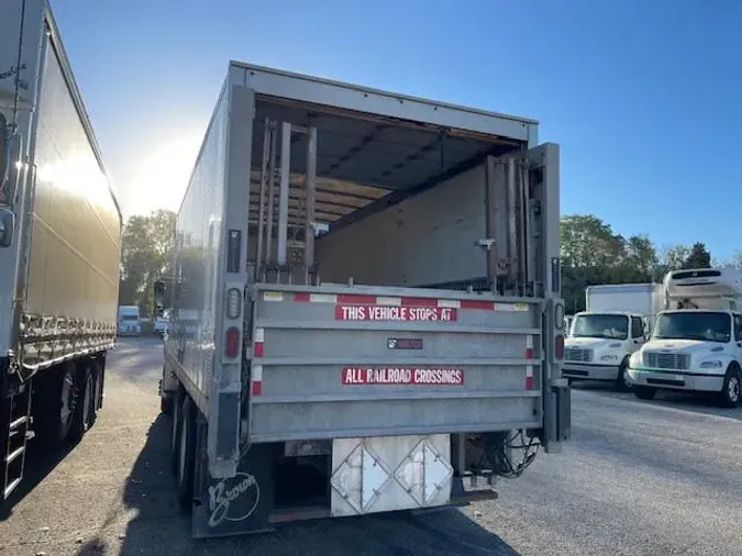 2018 FREIGHTLINER/MERCEDES M2 106