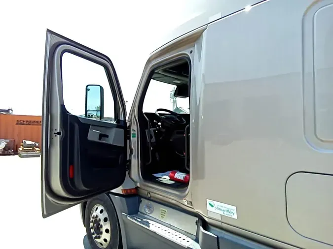 2022 Freightliner Cascadia 126