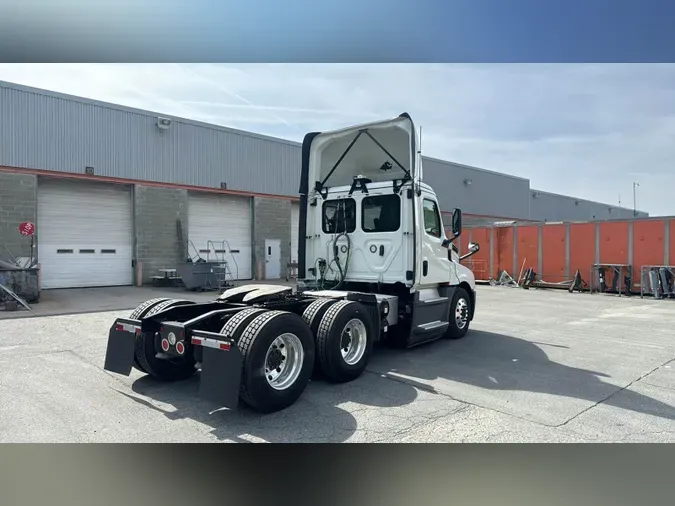 2020 Freightliner Cascadia 126b2fd00e53ccfe5112408d9d15218f87a