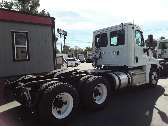 2020 FREIGHTLINER/MERCEDES CASCADIA 125