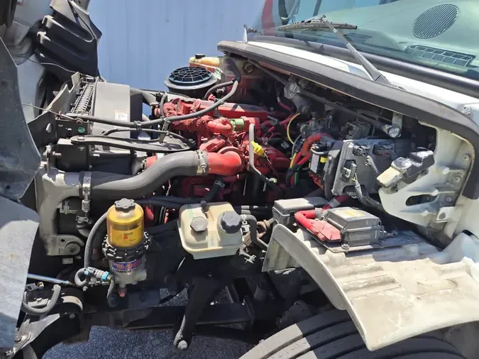 2015 FREIGHTLINER M2 106