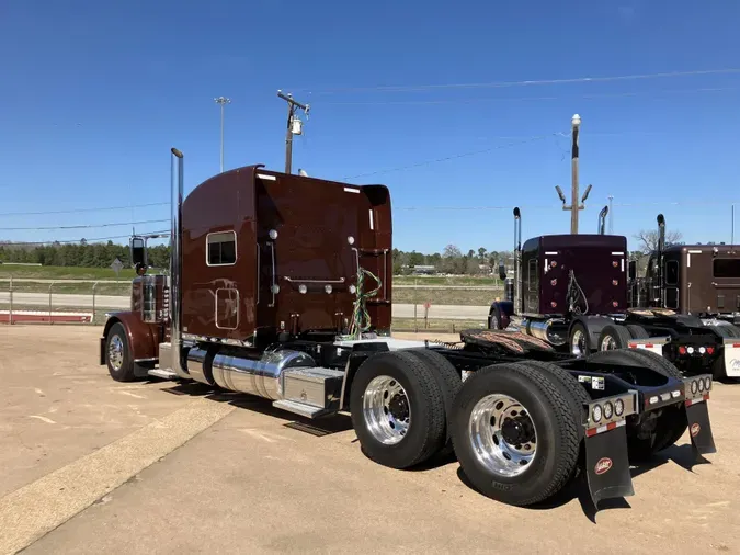 2022 Peterbilt 389