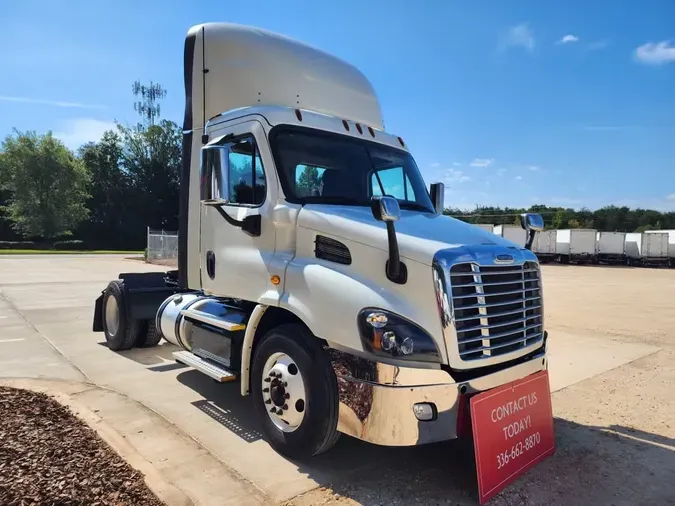 2018 FREIGHTLINER CASCADIA 113b305ca1b129acf0f31814e2b614f6af2